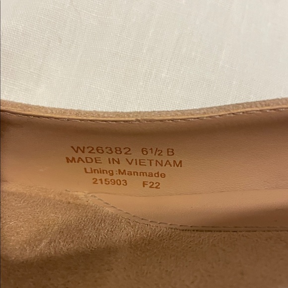 Cole Haan Beige and Black Heels. Jude suede. Size 6.5. - Picture 4 of 10